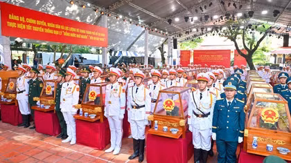 Lễ viếng, truy điệu và an táng 731 hài cốt liệt sĩ được tìm thấy tại Công viên Lê Thị Riêng