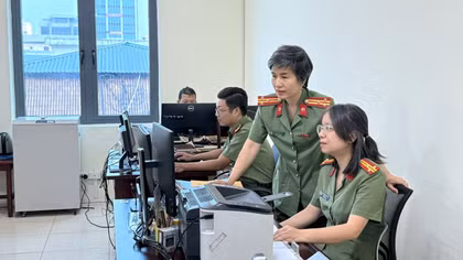 Những người phụ nữ thầm lặng lưu giữ dấu vết nghiệp vụ
