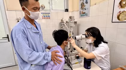 Nam sinh lớp 8 bị móc câu gây tổn thương mắt nghiêm trọng 