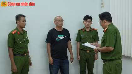 Triệu tập làm việc nhóm đối tượng khiêng quan tài có người sống giễu phố