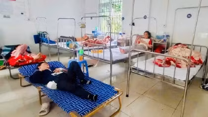 Hàng chục trường hợp nôn ói, tiêu chảy sau khi ăn bánh mì