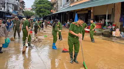 Công an Lạng Sơn sát cánh cùng nhân dân ổn định cuộc sống sau bão lũ