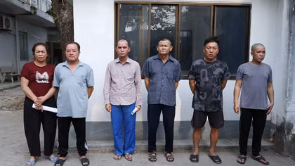 Khởi tố 7 đối tượng lừa bán “đồng đen” giả