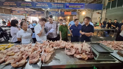 Số vụ ngộ độc thực phẩm tăng mạnh trong nửa đầu năm 2026