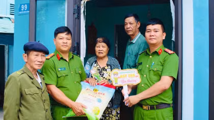 Lan tỏa tinh thần “Gần dân nhất” qua mô hình “Hạt gạo yêu thương”