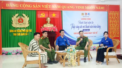 Các đại biểu tham gia tọa đàm tại chương trình.