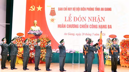 Bộ đội Biên phòng An Giang đón nhận Huân chương Chiến công hạng Ba