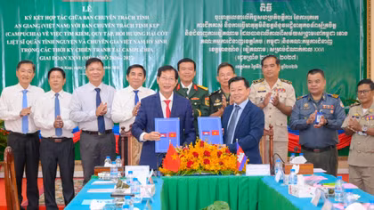 Ban Chuyên trách tỉnh An Giang và Ban Chuyên trách tỉnh Kép ký kết biên bản hợp tác tìm kiếm, quy tập, hồi hương hài cốt liệt sĩ Quân tình nguyện và Chuyên gia Việt Nam hy sinh trong các thời kỳ chiến tranh tại Campuchia, mùa khô 2026-2027.