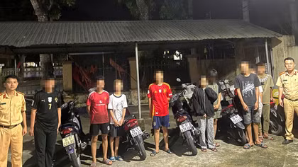 Xử phạt gần 70 triệu đồng nhóm thanh, thiếu niên lạng lách, đánh võng