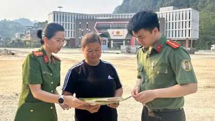 Bài 2: Trao cơ hội để người sau cai đứng vững