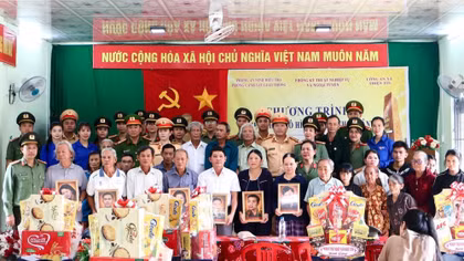Quảng Ngãi: Công an xã ra mắt mô hình “Bức ảnh tri ân”