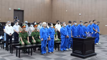 Cựu Thứ trưởng Nguyễn Bá Hoan bị xét xử về tội nhận hối lộ hơn 16 tỷ đồng