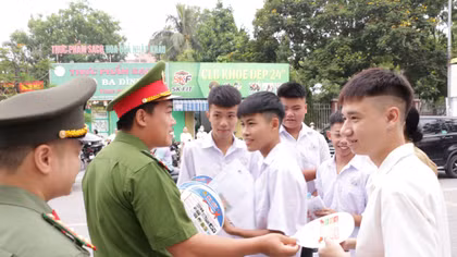 Công an Thanh Hóa tiếp sức sĩ tử thi tốt nghiệp THPT 2026