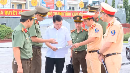Công an Thanh Hoá xuyên lễ phục vụ nhân dân