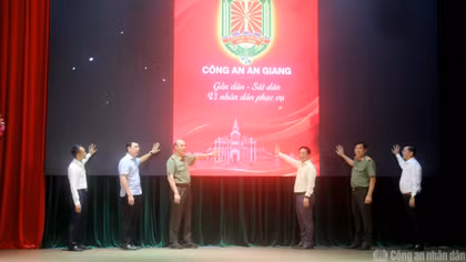 Ra mắt ứng dụng “Công an An Giang - gần dân, sát dân, vì nhân dân phục vụ”