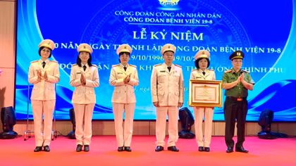 Công đoàn Bệnh viện 19-8 đón nhận Bằng khen của Thủ tướng Chính phủ