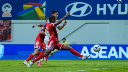 Thắng Singapore, Thái Lan đặt một chân vào chung kết ASEAN Cup 2026