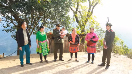 Lực lượng An ninh Sơn La “3 cùng” với nhân dân.