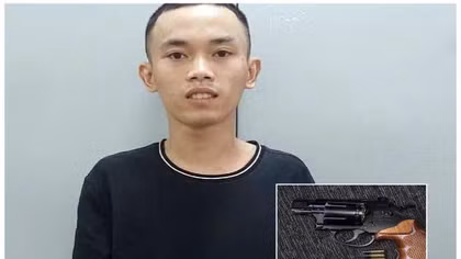 Mang súng đi dạo phố, gặp ngay tổ tuần tra