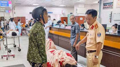 Kịp thời cứu sống người phụ nữ nhảy cầu Vàm Cống