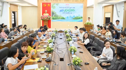 Các đại biểu tham dự toạ đàm.