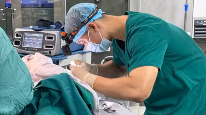 Xúc động quyết định của người con hiến tạng cha chết não để cứu sống 3 người 