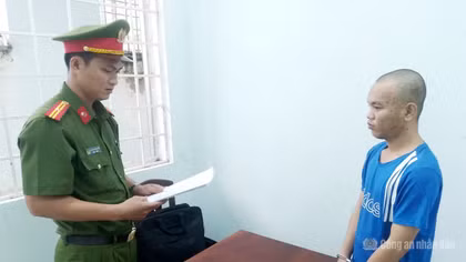 Khởi tố đối tượng điều khiển xe mô tô tông vào Cảnh sát giao thông