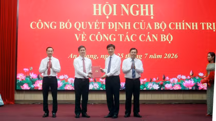 Bộ Chính trị điều động đồng chí Lê Quang Tùng làm Bí thư Tỉnh ủy An Giang