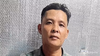 Tạm giữ đối tượng đổ xăng đốt vợ cũ