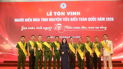 Tôn vinh 100 tấm gương tiêu biểu về lòng nhân ái
