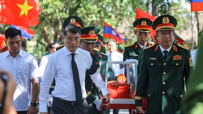 Thủ tướng Chính phủ Lê Minh Hưng dự lễ truy điệu và an táng hài cốt liệt sĩ tại Quảng Trị 