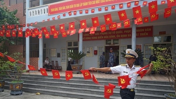 Quân và dân Trường Sa hướng về Đại hội Đảng