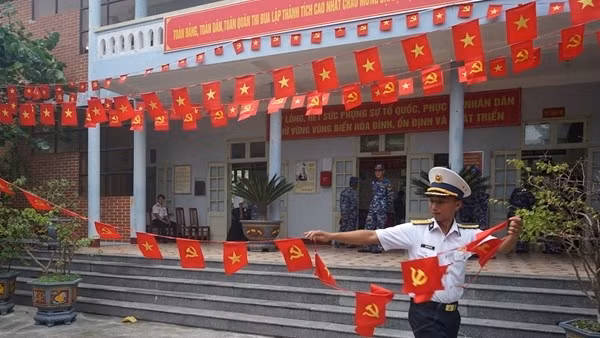 Quân và dân Trường Sa hướng về Đại hội Đảng