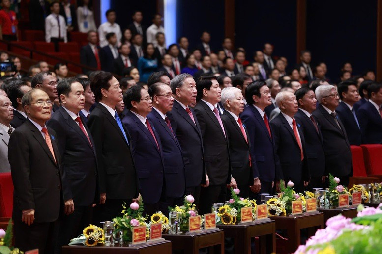 Các đồng chí lãnh đạo, nguyên lãnh đạo Đảng, Nhà nước dự Đại hội đại biểu Đảng bộ Thành phố Hà Nội lần thứ XVIII, nhiệm kỳ 2025-2030 - Ảnh: VGP/Nhật Bắc