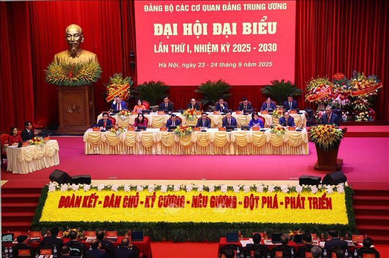 Tổng Bí thư lưu ý, đặc biệt coi trọng nâng cao chất lượng đội ngũ cán bộ, đặc biệt quan tâm xây dựng đội ngũ cán bộ của các cơ quan Đảng Trung ương, tương xứng với trọng trách của từng cơ quan, đơn vị - Ảnh: TTXVN