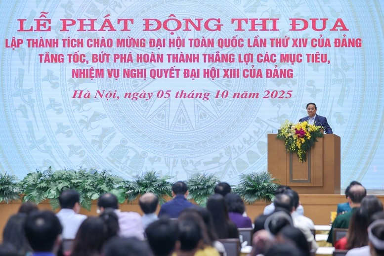 Thủ tướng Chính phủ Phạm Minh Chính, Chủ tịch Hội đồng Thi đua – Khen thưởng Trung ương chủ trì lễ phát động thi đua cao điểm lập thành tích chào mừng Đại hội XIV của Đảng - Ảnh: VGP/Nhật Bắc