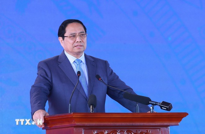 Thủ tướng Phạm Minh Chính phát lệnh khởi công, khánh thành, thông xe kỹ thuật các công trình, dự án. (Ảnh: Dương Giang/TTXVN)
