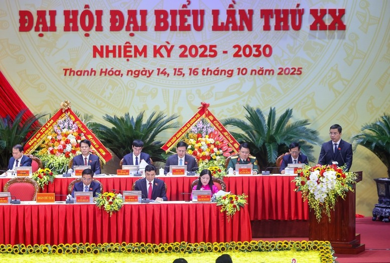 Phó Bí thư Thường trực Tỉnh ủy Thanh Hóa Nguyễn Hồng Phong trình bày báo cáo chính trị của BCH Đảng bộ trình Đại hội - Ảnh: VGP/Nhật Bắc