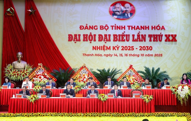 Đoàn Chủ tịch Đại hội đại biểu Đảng bộ tỉnh Thanh Hoá lần thứ XX, nhiệm kỳ 2025 – 2030 - Ảnh: VGP/Nhật Bắc