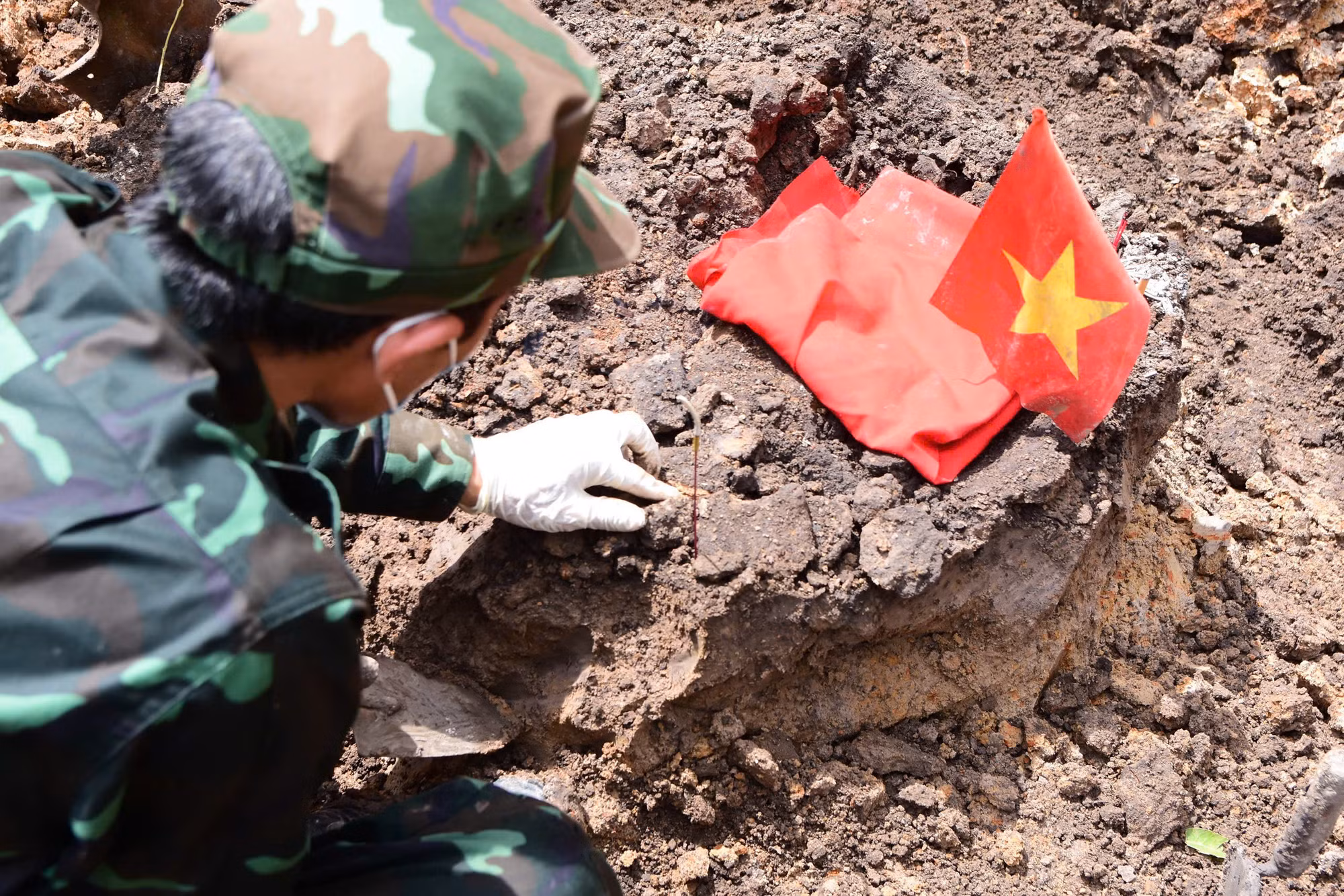 Trong ngày 12/8, lực lượng làm nhiệm vụ phát hiện, quy tập 25 bộ hài cốt liệt sĩ cùng 9 bộ di vật kèm theo.