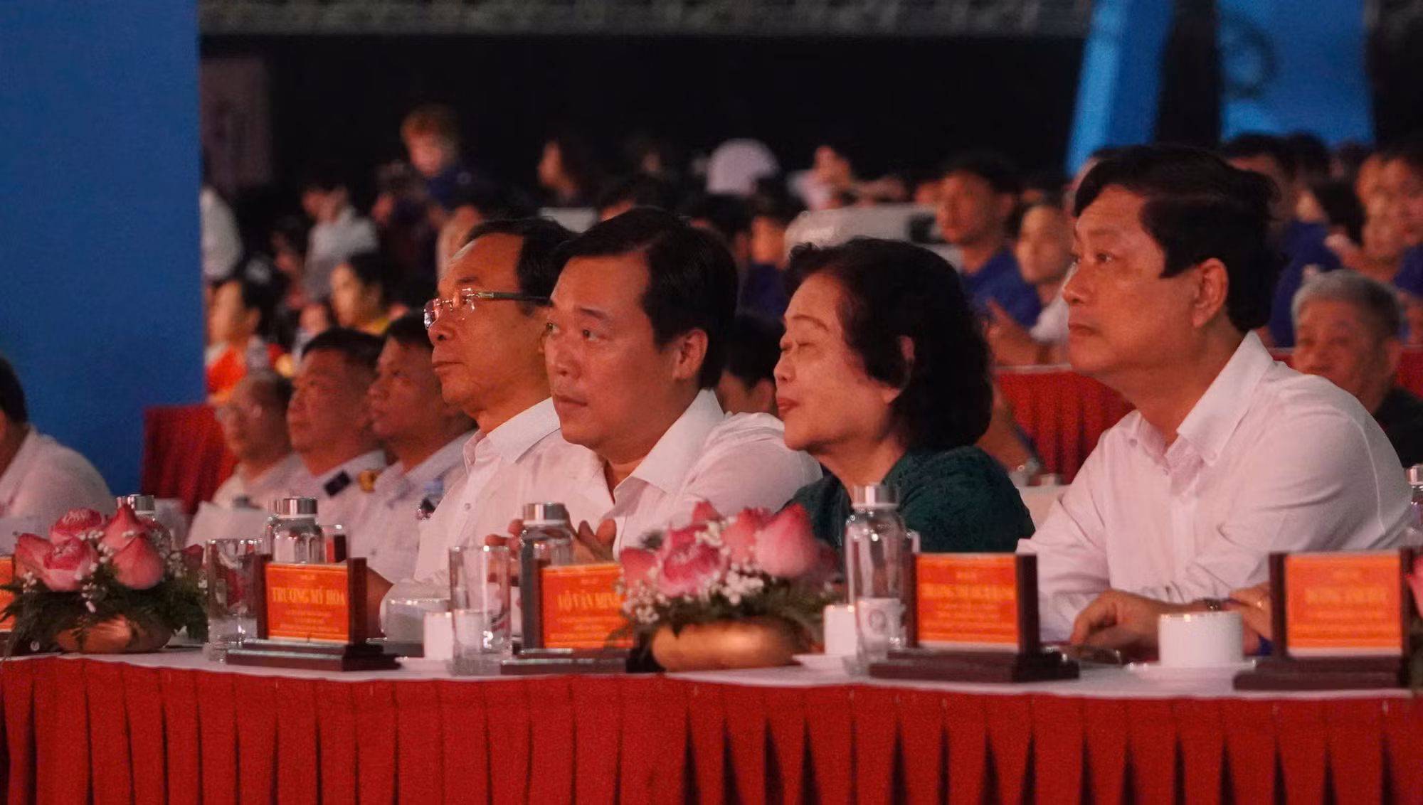 Các đồng chí lãnh đạo, nguyên lãnh đạo Thành ủy, HĐND, UBND, Ủy ban Mặt trận Tổ quốc Việt Nam TP Hồ Chí Minh và đại biểu tham dự chương trình.