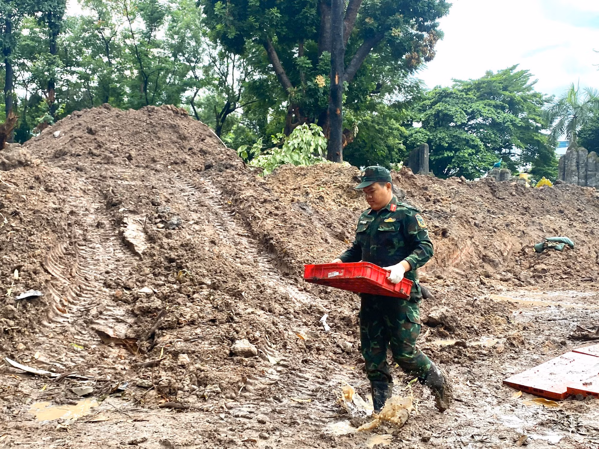 Trong ngày 11/8, lực lượng làm nhiệm vụ đã phát hiện, quy tập 12 bộ hài cốt liệt sĩ tại Khu B.