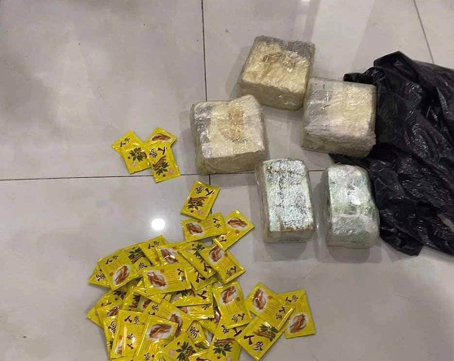 Một số ma túy tang vật. Một số ma túy tang vật.