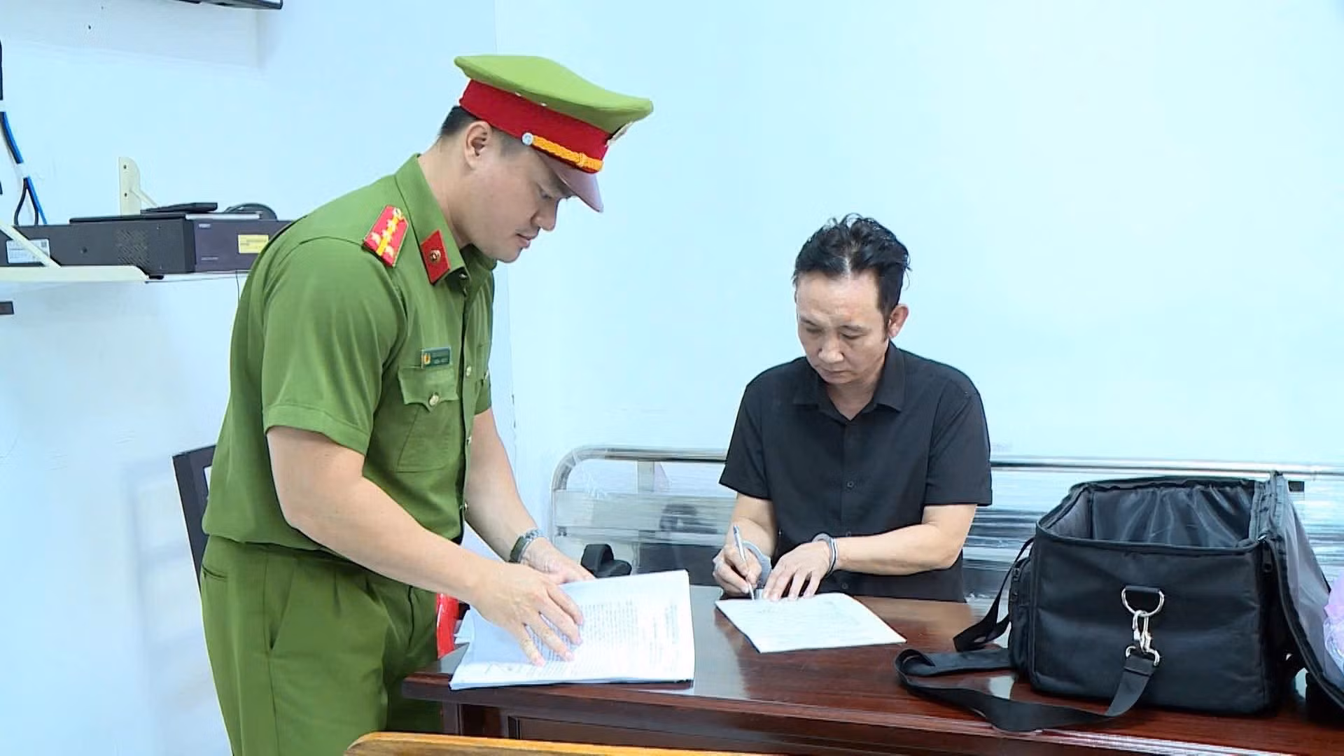 Nguyễn Thế Vinh tại cơ quan điều tra.