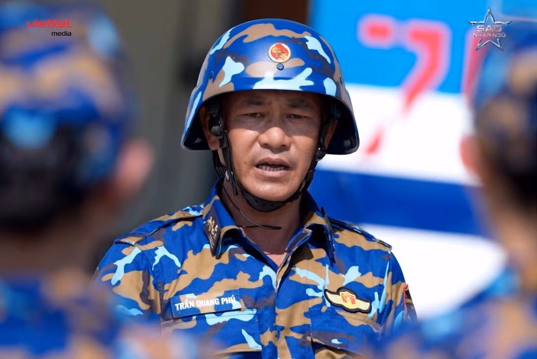 Thượng tá Trần Quang Phú - Phó Lữ đoàn trưởng, Tham mưu trưởng, Lữ đoàn 101, Vùng 4 Hải quân trực tiếp chỉ đạo các nội dung huấn luyện.
