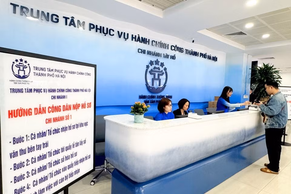 Hà Nội phấn đấu cắt giảm 50% thủ tục hành chính; 50% thời gian thực hiện thủ tục hành chính.