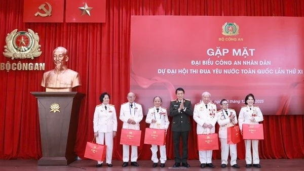 Những bông hoa đẹp nhất trong vườn hoa "người tốt, việc tốt", "thi đua lập công" của lực lượng CAND