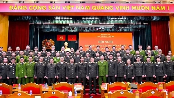 Quyết tâm chính trị cao nhất, hoàn thành xuất sắc nhiệm vụ công tác cán bộ