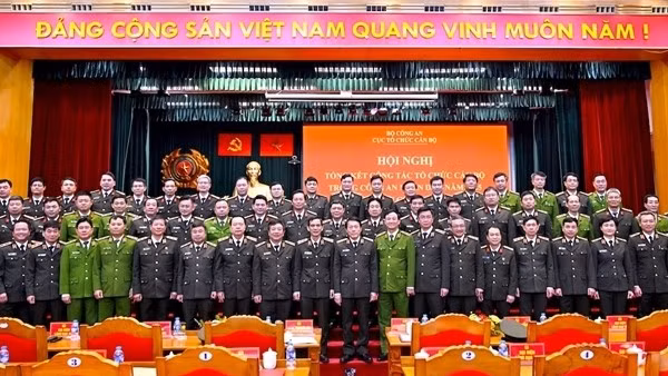 Quyết tâm chính trị cao nhất, hoàn thành xuất sắc nhiệm vụ công tác cán bộ