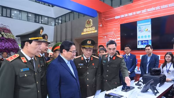 Đại tướng Lương Tam Quang, Ủy viên Bộ Chính trị, Bí thư Đảng ủy CATW, Bộ trưởng Bộ Công an.